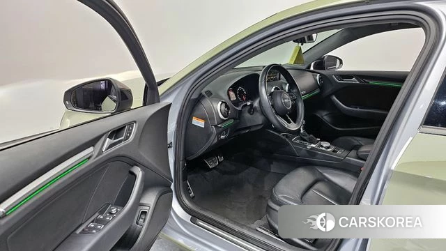 Audi New A3 2018 Темно-зеленый из Кореи, фото 2