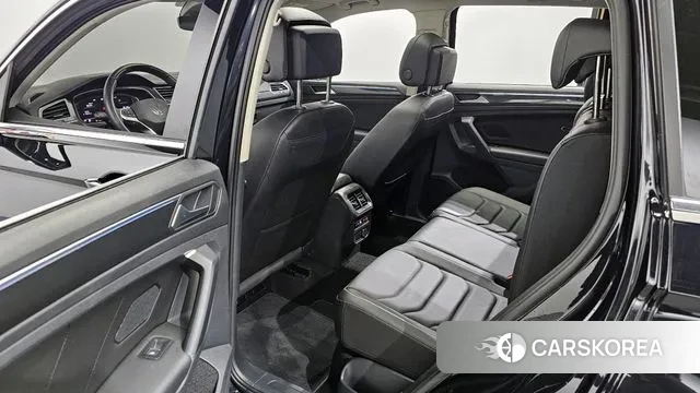 Volkswagen Tiguan second Generation 2023 Черный из Кореи, фото 2