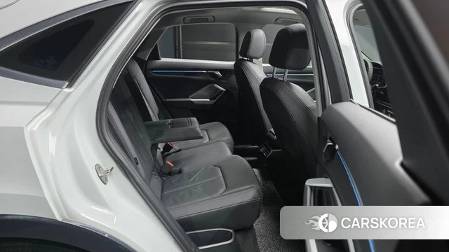 Audi Q3 (F3) 2023 Белый из Кореи, фото 2