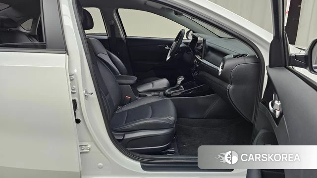 Kia The New K3 2nd generation 2024 Белый из Кореи, фото 2