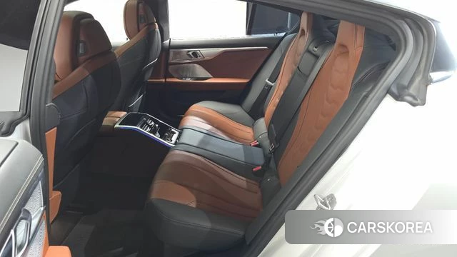 BMW 8 Series (G15) 2023 Белый из Кореи, фото 2