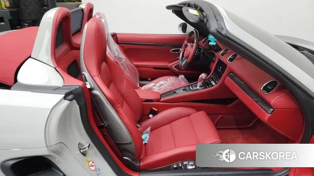 Porsche 718 Boxster 2024 Серебряный из Кореи, фото 2