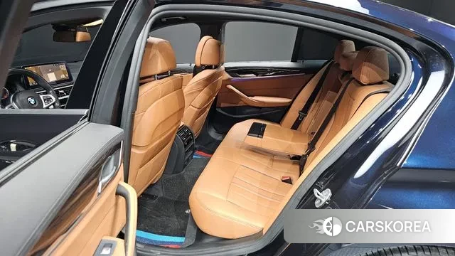 BMW 5 Series (G30) 2021 Черный из Кореи, фото 2