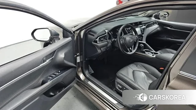 Toyota Camry (XV70) 2018 Коричневый из Кореи, фото 2