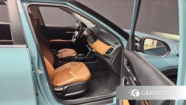 Kia The New Seltos 2023 Светло-серебряный цвет из Кореи, фото 2