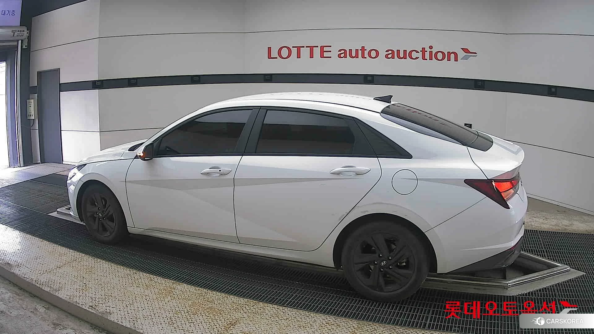 Hyundai Avante 2023 Atlas White из Кореи, фото 2