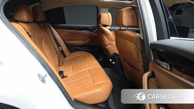 BMW 5 Series (G30) 2021 Белый из Кореи, фото 2