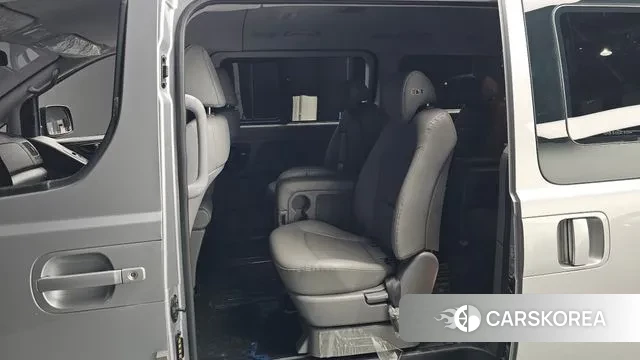 Hyundai The New Grand Starex 2018 Серебристо-серый из Кореи, фото 2