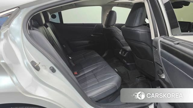 Lexus ES300h 7th generation 2024 Белый из Кореи, фото 2