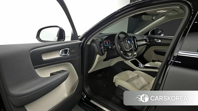 Volvo XC40 2023 Черный из Кореи, фото 2