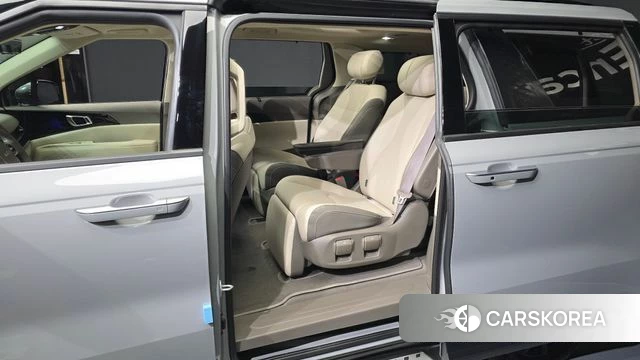 Kia The New Carnival 4th Generation 2024 Серебристо-серый из Кореи, фото 2