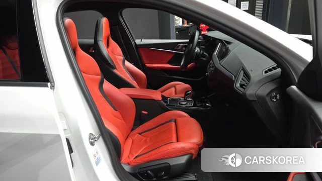 BMW 1 Series (F40) 2022 Белый из Кореи, фото 2