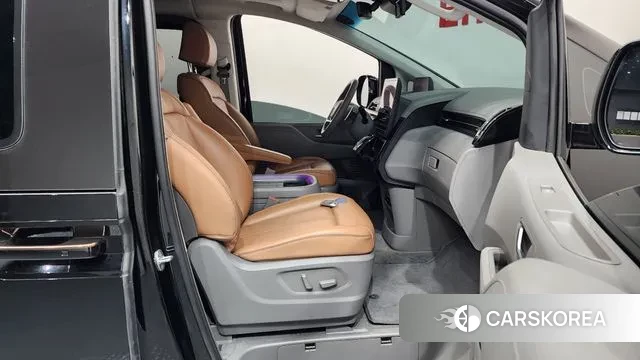 Hyundai Staria 2022 Черный из Кореи, фото 2