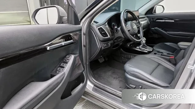 Kia Seltos 2022 Серебристо-серый из Кореи, фото 2