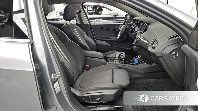 BMW 1 Series (F40) 2023 Серый из Кореи, фото 2