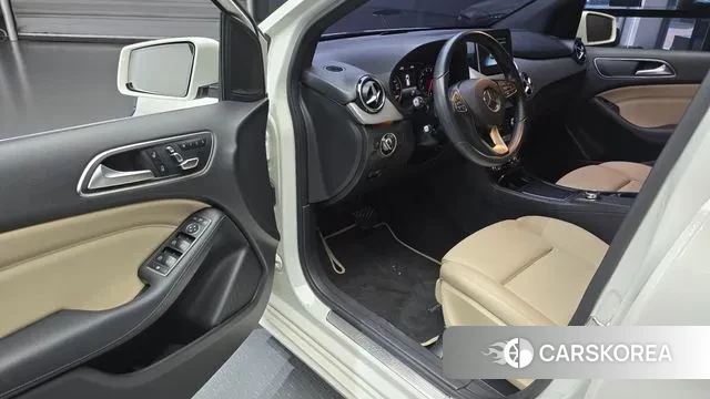 Mercedes-Benz B-Class W246 2018 Белый из Кореи, фото 2