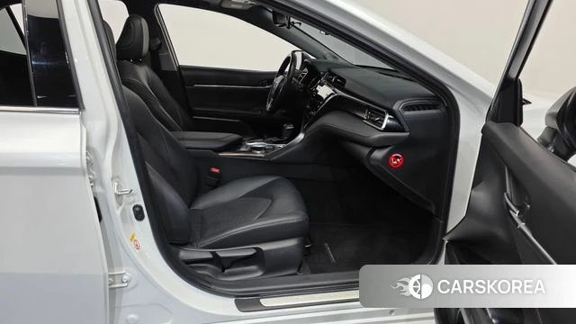 Toyota Camry (XV70) 2018 Белый из Кореи, фото 2