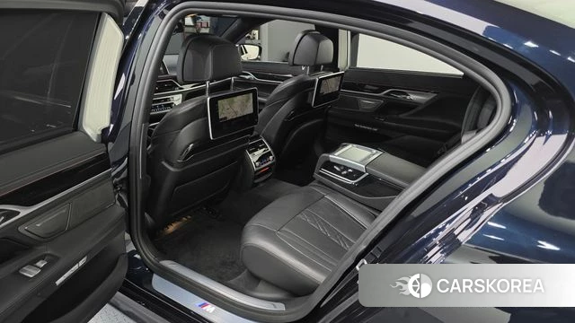 BMW 7 Series (G11) 2018 Черный из Кореи, фото 2