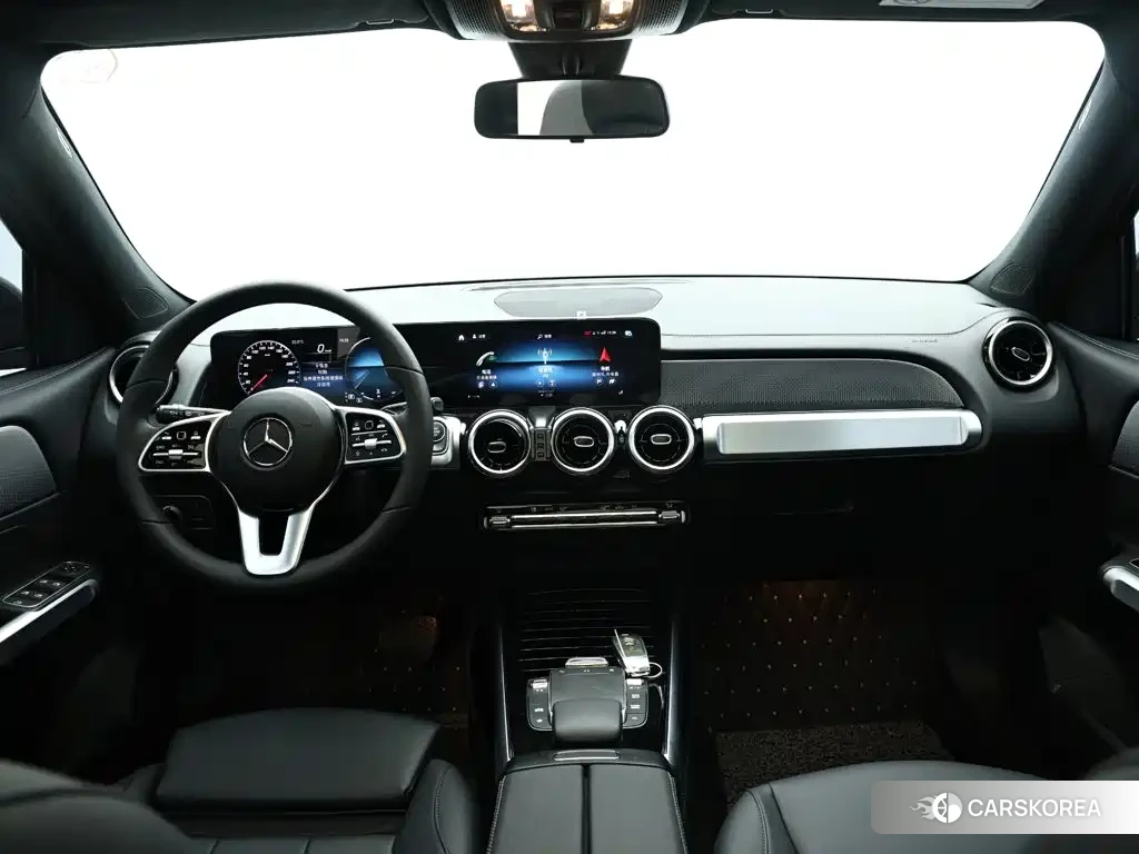 Mercedes-Benz GLB 2023 Silver/gray из Китая, фото 2