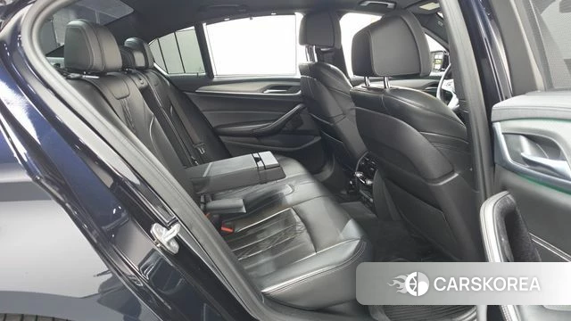 BMW 5 Series (G30) 2018 Черный из Кореи, фото 2