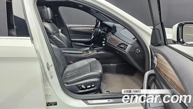 BMW 5 Series (G30) 2018 Белый из Кореи, фото 2