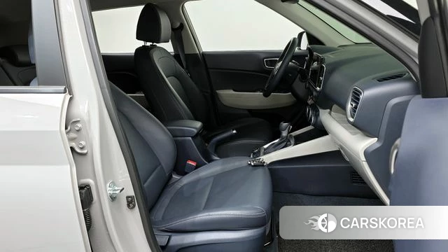 Hyundai Venue 2025 Серебристо-серый из Кореи, фото 2