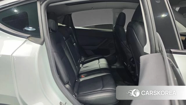 Tesla Model Y 2023 Белый из Кореи, фото 2