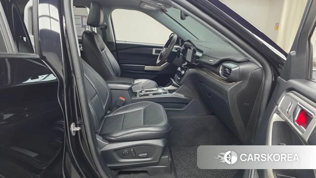 Ford Explorer 6th Generation 2021 Черный из Кореи, фото 2