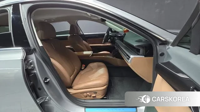 Hyundai Grandeur (GN7) 2023 Серебристо-серый из Кореи, фото 2