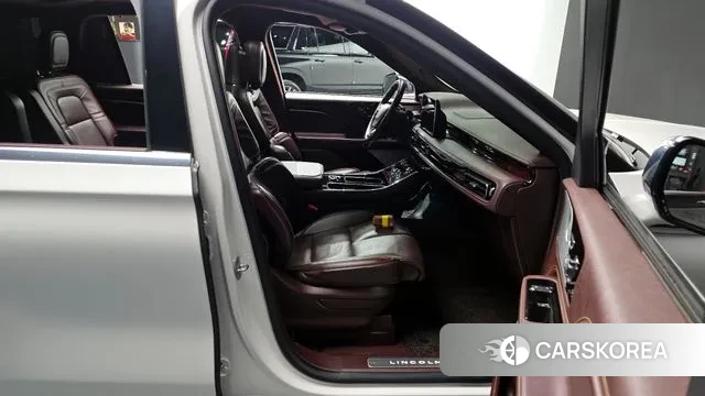 Lincoln Aviator 2nd generation 2022 Белый из Кореи, фото 2