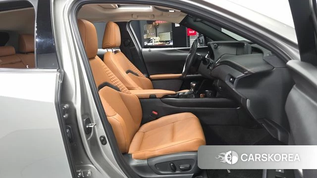 Lexus UX250h 2019 Песочный из Кореи, фото 2