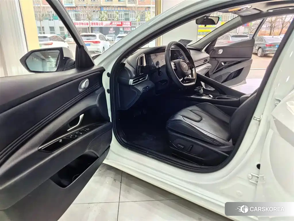 Hyundai Elantra 2023 Белый из Китая, фото 2