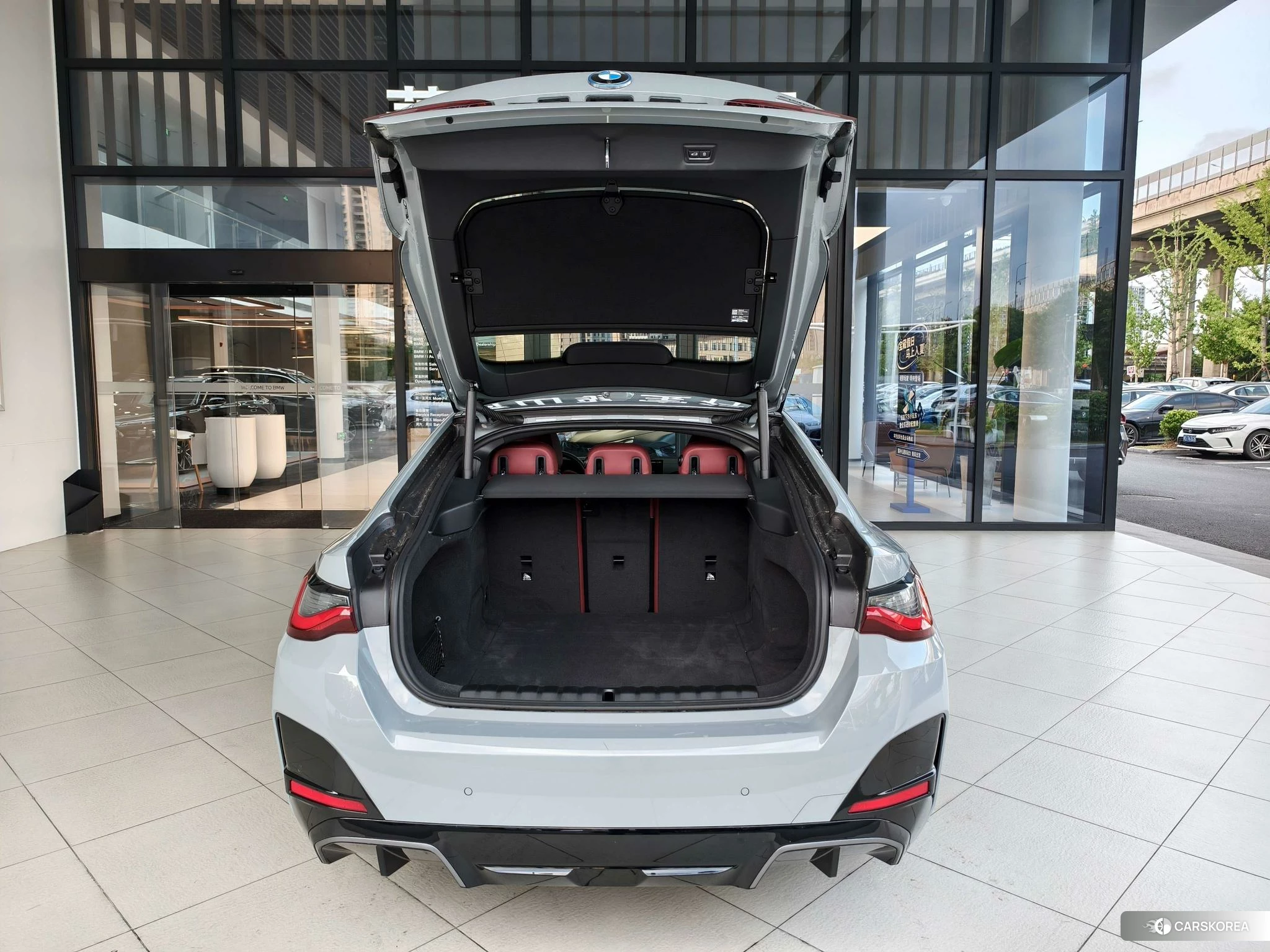 BMW i4 2024 Темно-серый из Китая, фото 2