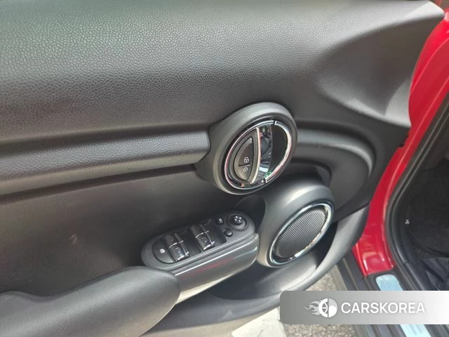 Mini Cooper 2021 Красный из Кореи, фото 2