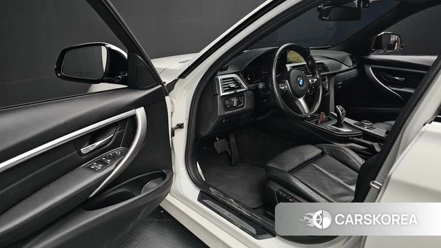 BMW 3 Series (F30) 2018 Белый из Кореи, фото 2