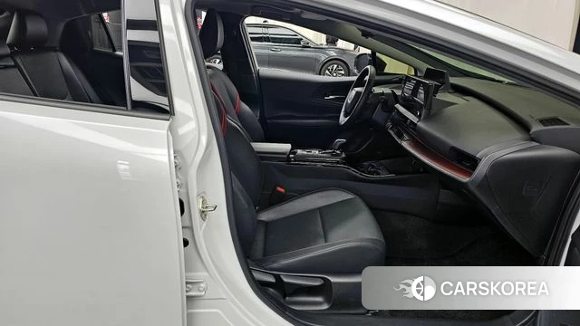 Toyota Prius 5th Generation 2024 Белый из Кореи, фото 2