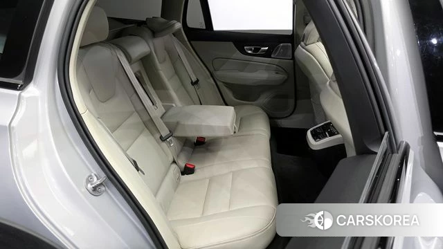 Volvo V60 Cross-Country 2nd Generation 2022 Серебристо-серый из Кореи, фото 2