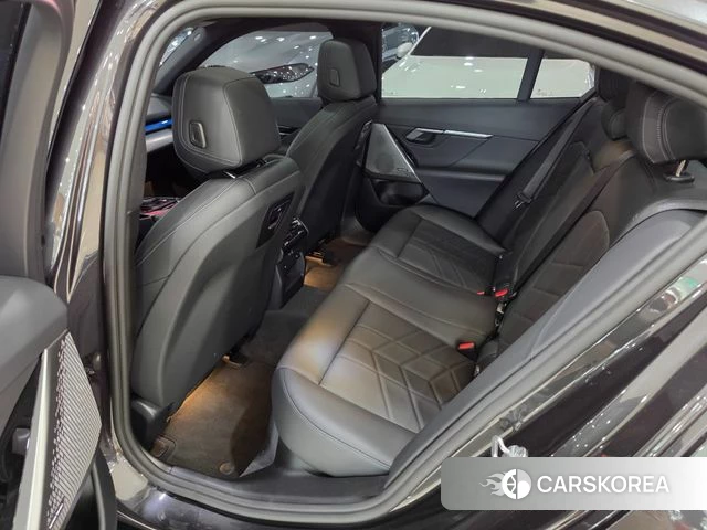 BMW 5 Series (G60) 2025 Черный из Кореи, фото 2