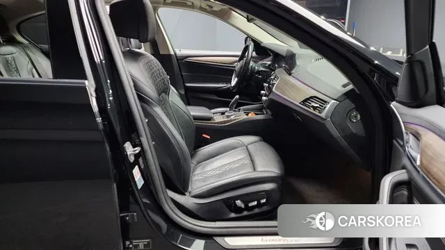 BMW 5 Series (G30) 2019 Черный из Кореи, фото 2