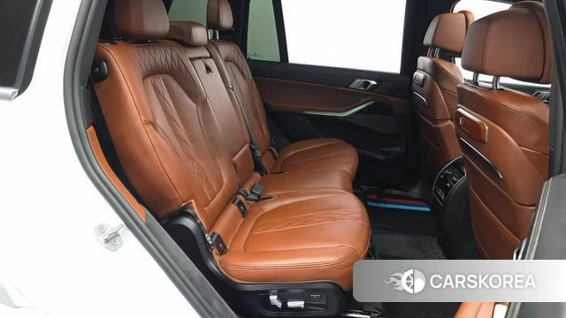 BMW X7 (G07) 2023 Белый из Кореи, фото 2