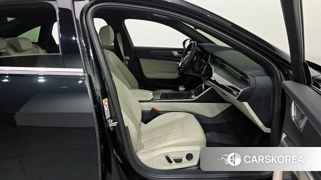 Audi A6 (C8) 2023 Черный из Кореи, фото 2