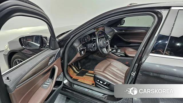 BMW 5 Series (G30) 2020 Серый из Кореи, фото 2