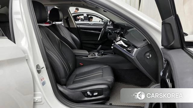 BMW 5 Series (G30) 2020 Белый из Кореи, фото 2