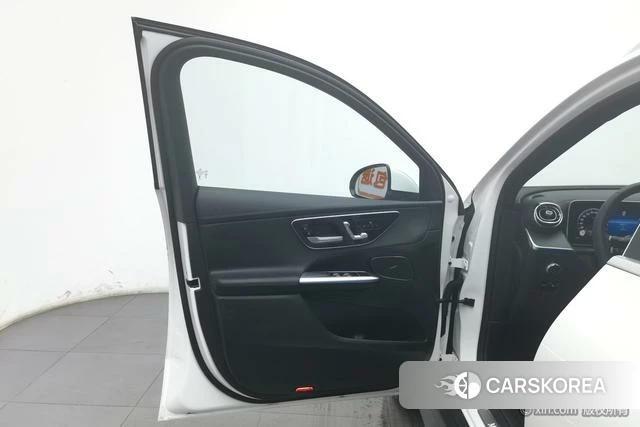 Mercedes-Benz GLC 2023 Белый из Китая, фото 2