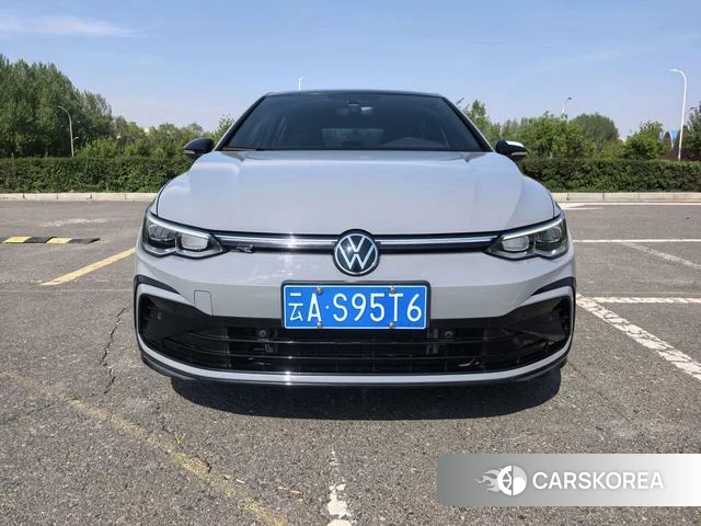 Volkswagen Golf 2023 Темно-серый из Китая, фото 2