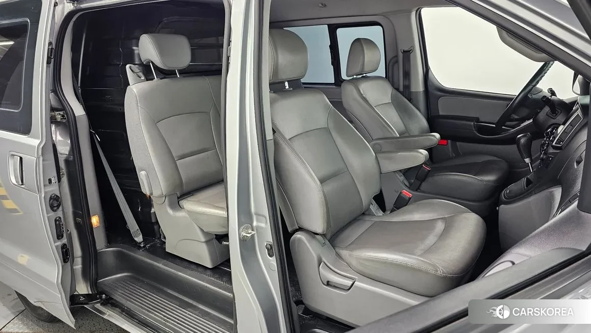 Hyundai The New Grand Starex 2018 Серебристо-серый из Кореи, фото 2