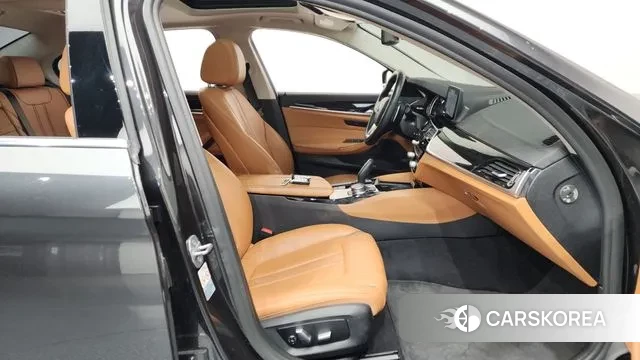 BMW 5 Series (G30) 2018 Серый из Кореи, фото 2