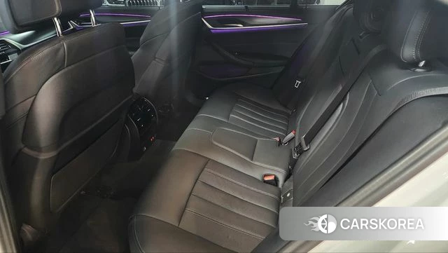 BMW 5 Series (G30) 2023 Белый из Кореи, фото 2