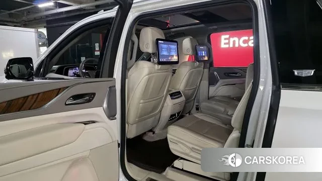 Cadillac Escalade 5th Generation 2022 Белый из Кореи, фото 2