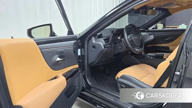 Lexus ES300h 7th generation 2022 Черный из Кореи, фото 2